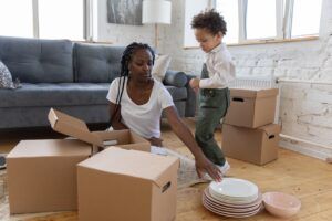 Read more about the article An Ultimate Guide On How To Pack Plates For Moving