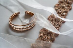 Read more about the article Find The Ultimate Guide On How To Pack Jewelry For Moving